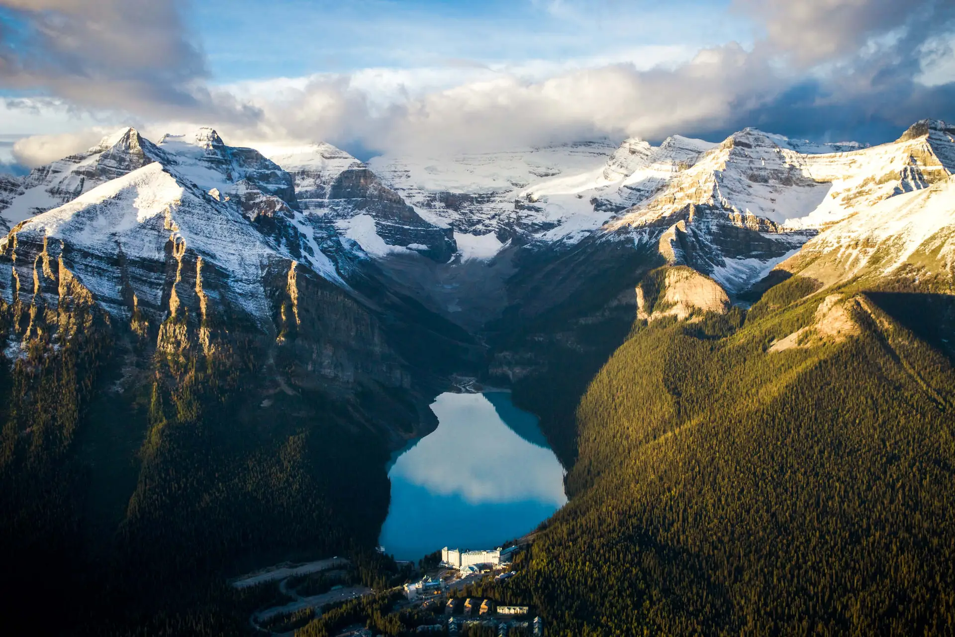 Discover the beauty of Lake Louise in 2024 with our comprehensive travel guide. Plan your visit to one of Canada's most stunning natural landscapes.