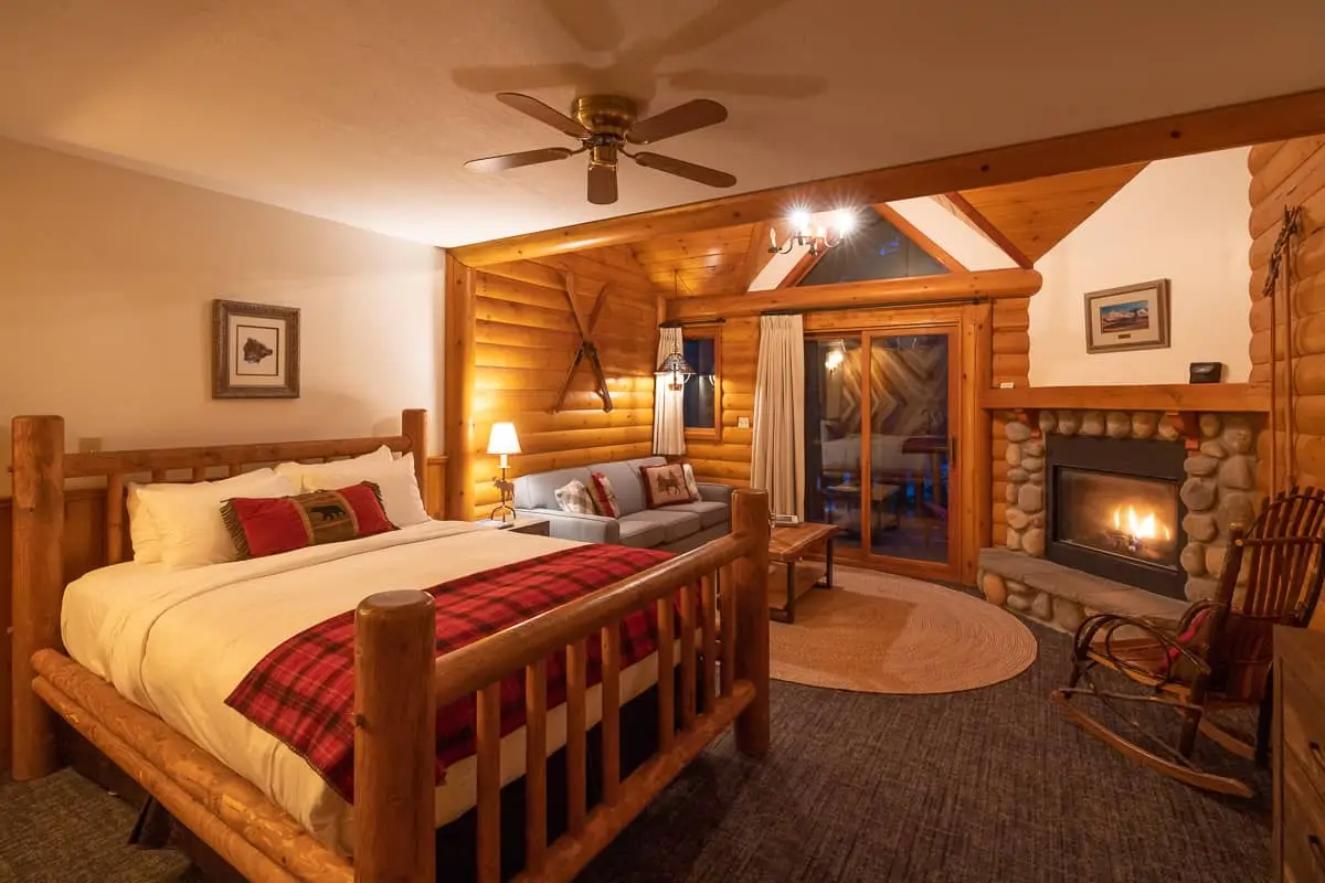 Basecamp Baker Creek Jacuzzi Suite: King bed, fireplace, sofa bed, and cozy seating