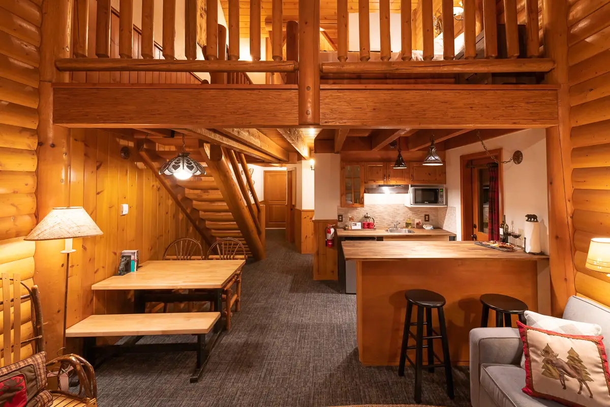 Basecamp Baker Creek Superior Jacuzzi Suite: Cozy wood interior, dining area, and kitchenette