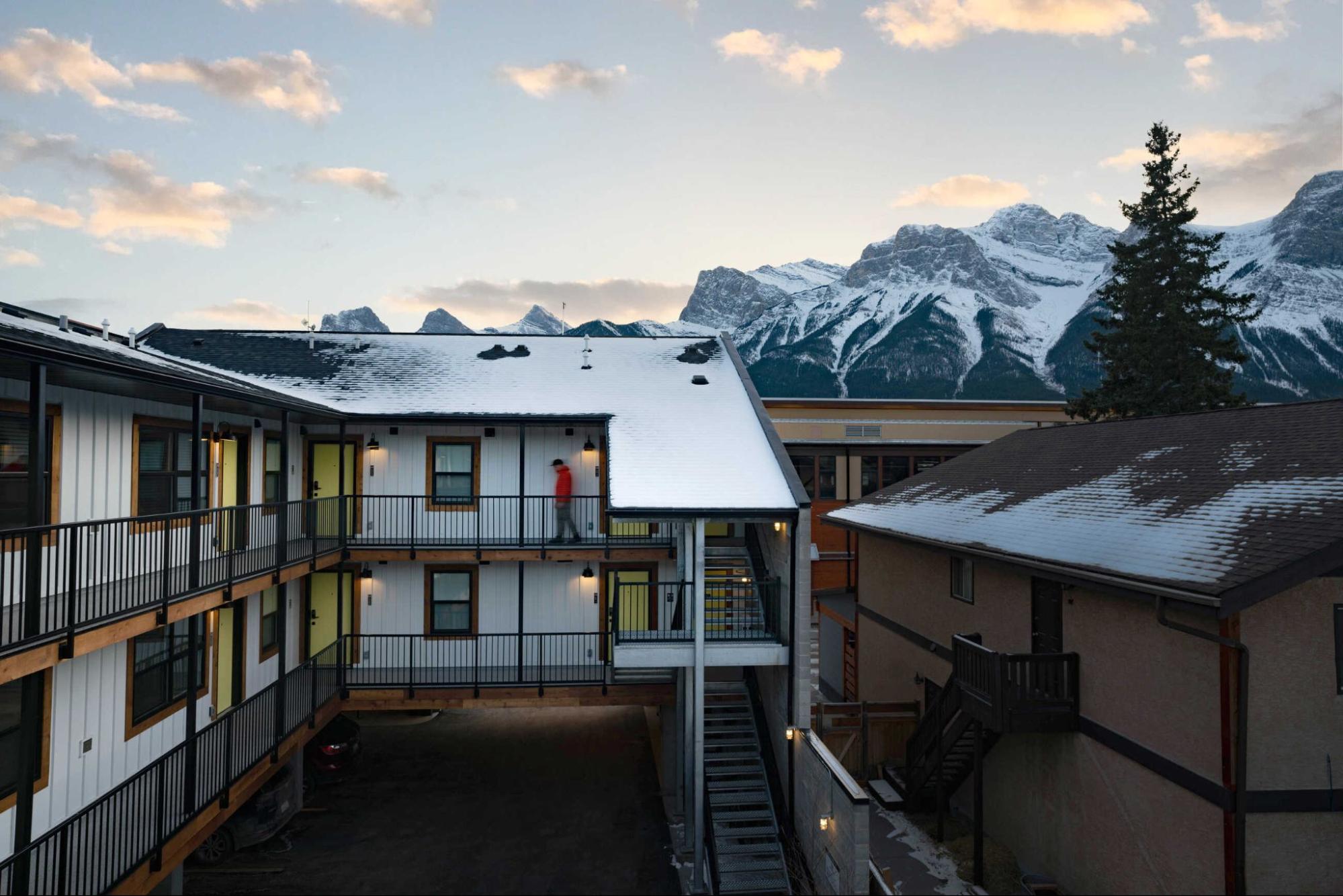 Basecamp Suites Canmore Exterior